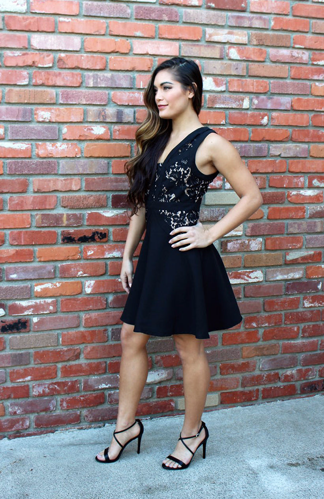 Black Lace Cocktail Dress With V Neck And Flounce Skirt